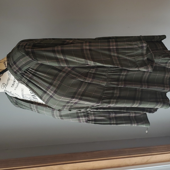 Torrid Green and Pink Plaid Top, size 2 - Picture 4 of 14